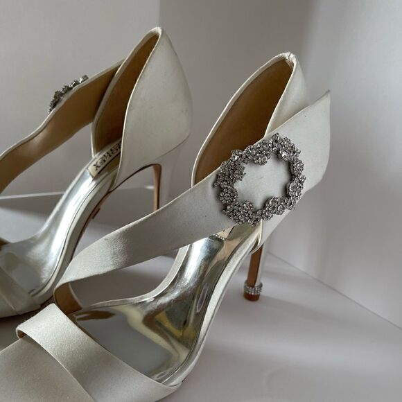 BADGLEY MISCHKA ivory satin heels rhinestones size 7 - Picture 12 of 15